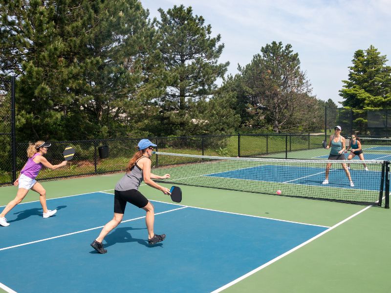 Mở sân Pickleball có người hướng dẫn