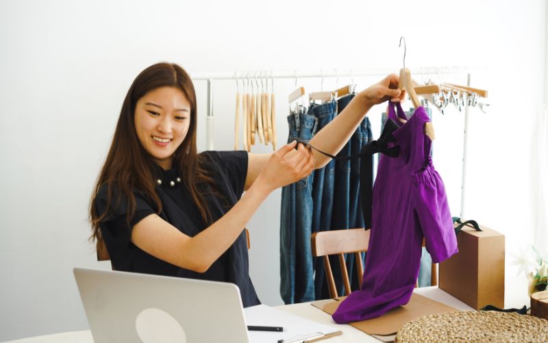 Siết Chặt Thu Thuế Đối Với Người Nổi Tiếng Livestream Bán Hàng